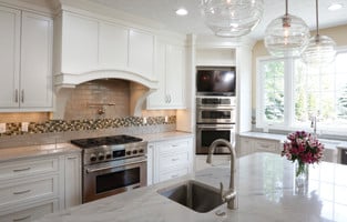 Colonial Kitchen Goes Modern