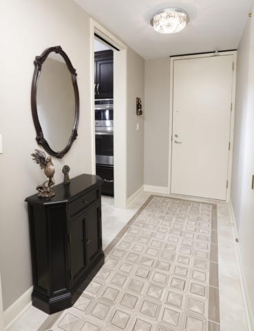 Custom rug-look tile pattern in entry way