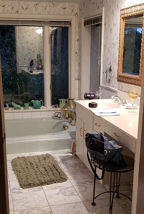 Before: Outdated Tub