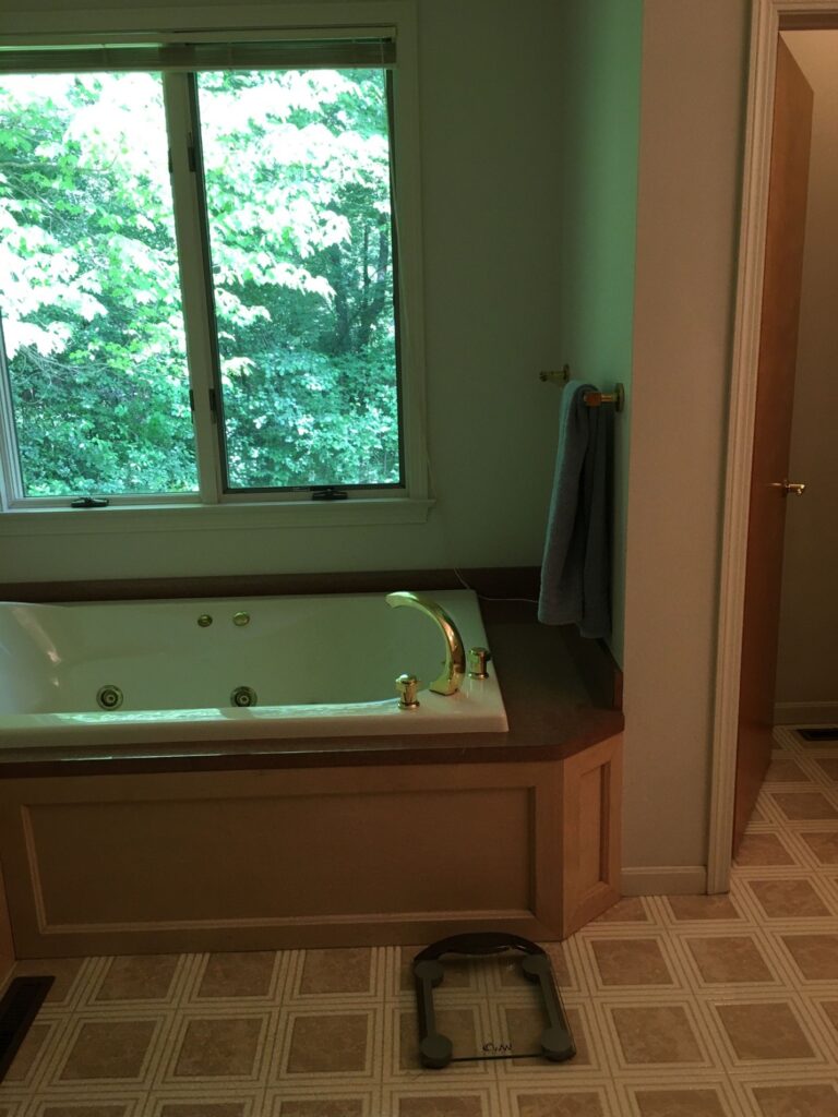 outdated bathroom tub